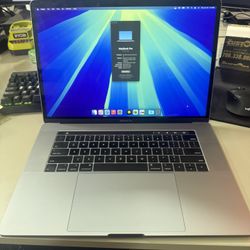 2018 MacBook Pro 16GB RAM 250GB SSD Intel I7