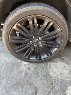 2010 Land Rover rims and tires set up for   Asking 650 obo