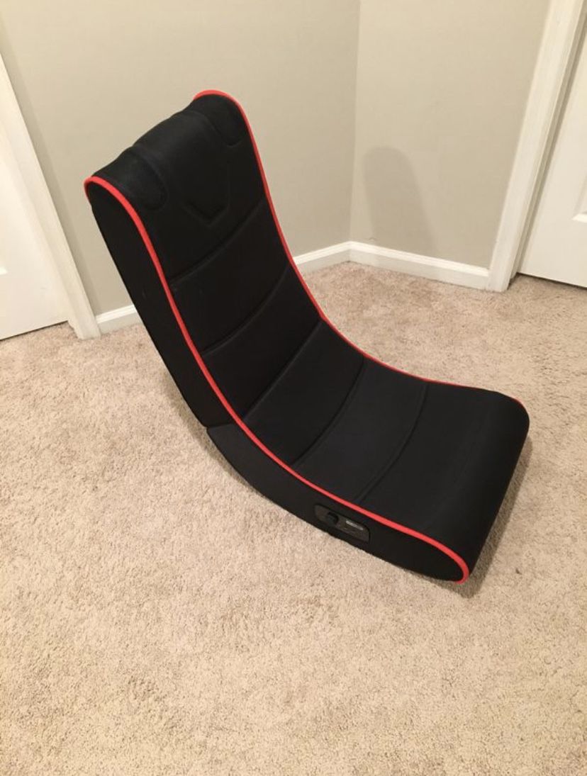 Foldable Gaming Chair with Speakers 🎮