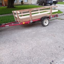 TRAILER 8X4 FEETS CON TITULO ES PEQUEÑA $450 PRECIO FIRME EN HUMBLE 