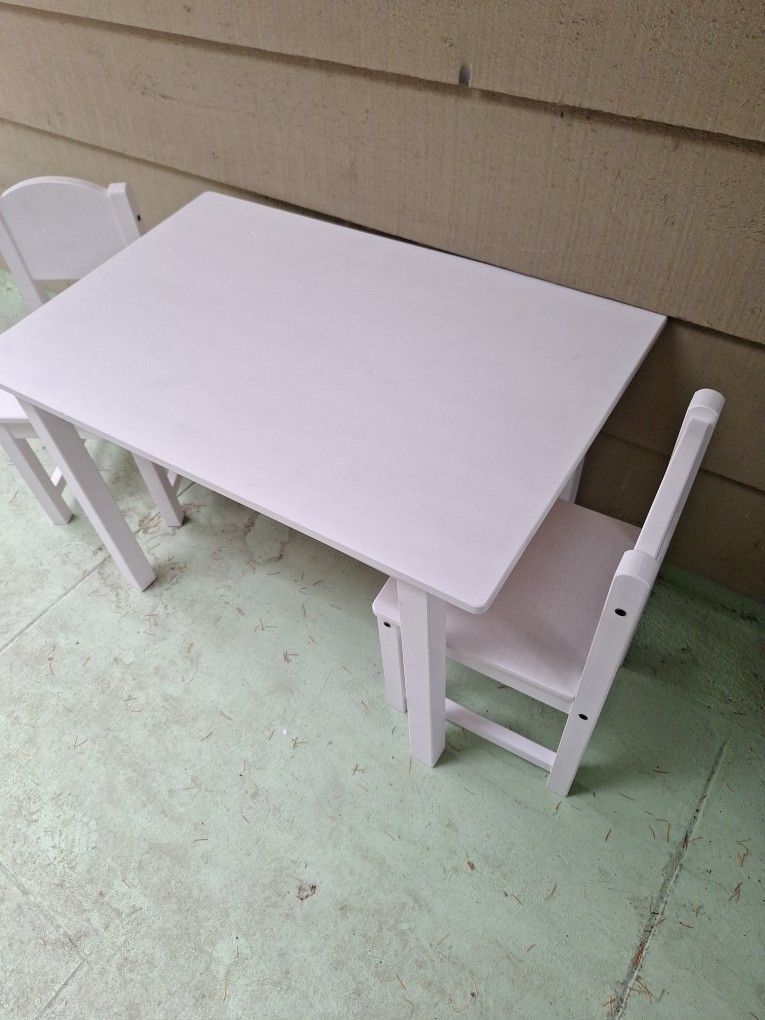 New Toddlers Wood Table And Chairs