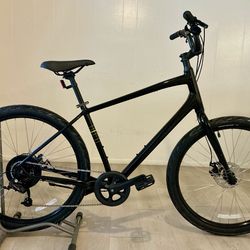 Gorgeous Specialized Roll 3.0 Hybrid (1-owner) LIKE NEW, Disc Brakes - Ready to Roll!!