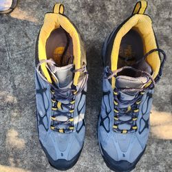 The NORTH FACE HIKING BOOTS ALMOST NEW SIZE 11.5 LIGHTWEIGHT