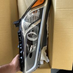 Headlight 2015, 2016, Or 2017 Hyundai Sonata (Passenger Side)