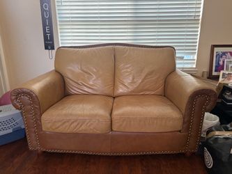 Classic Leather Loveseat / 2-Seater Sofa with Nailhead Trim