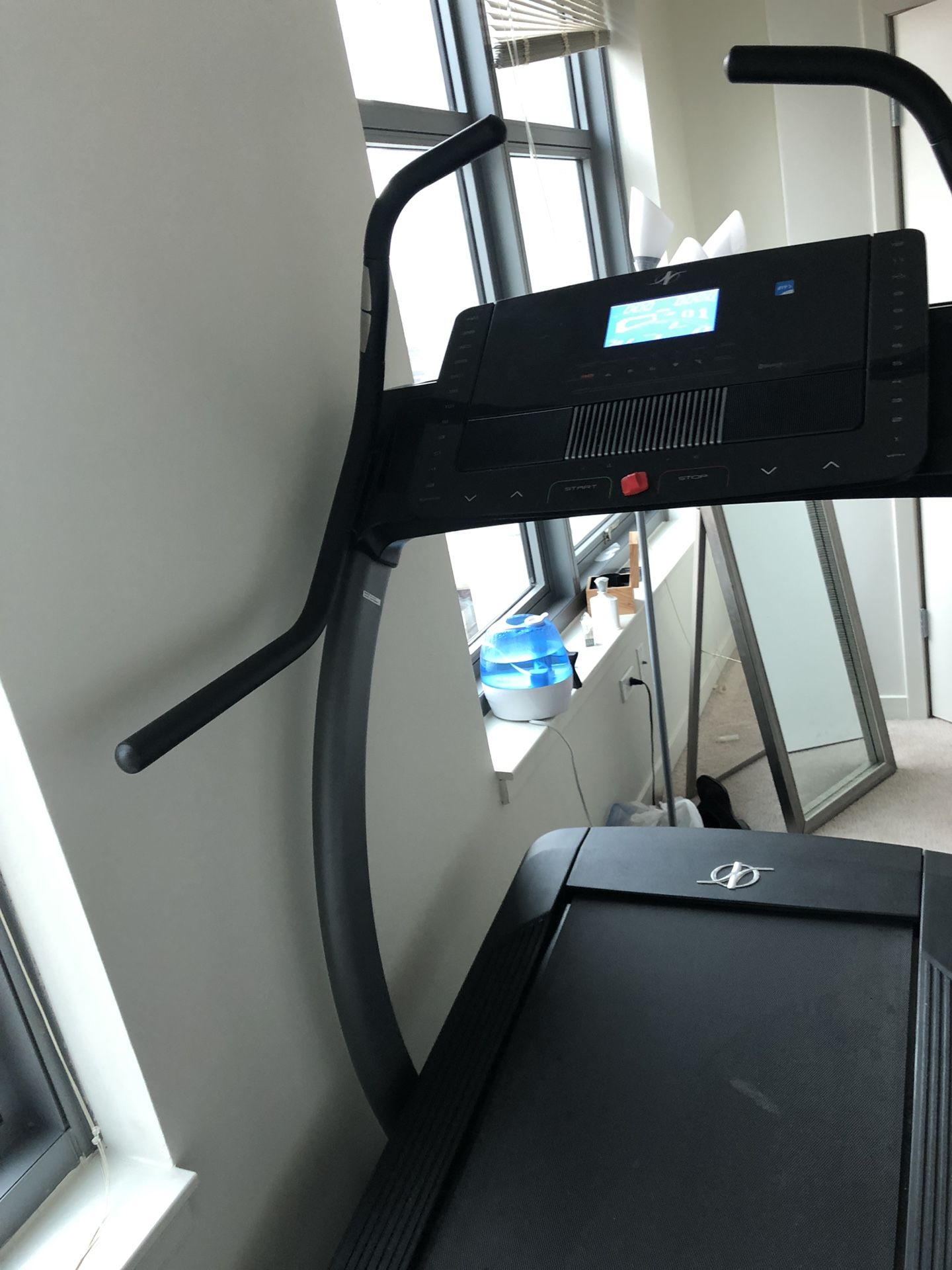 NordicTrack x7i interactive incline trainer treadmill