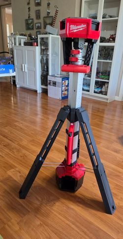 M18 18-Volt Lithium-Ion Cordless Rocket Dual Power Tower Light (Tool-Only)