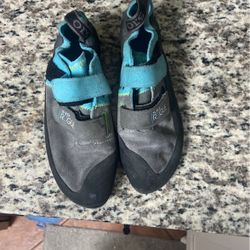 5.10 Rogue Climbing Shoe stealth Runner Barely Used