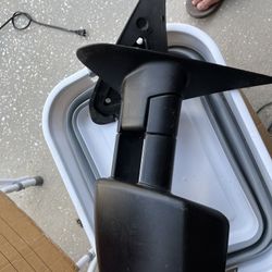 Side mirrors for a Ford truck or excursion