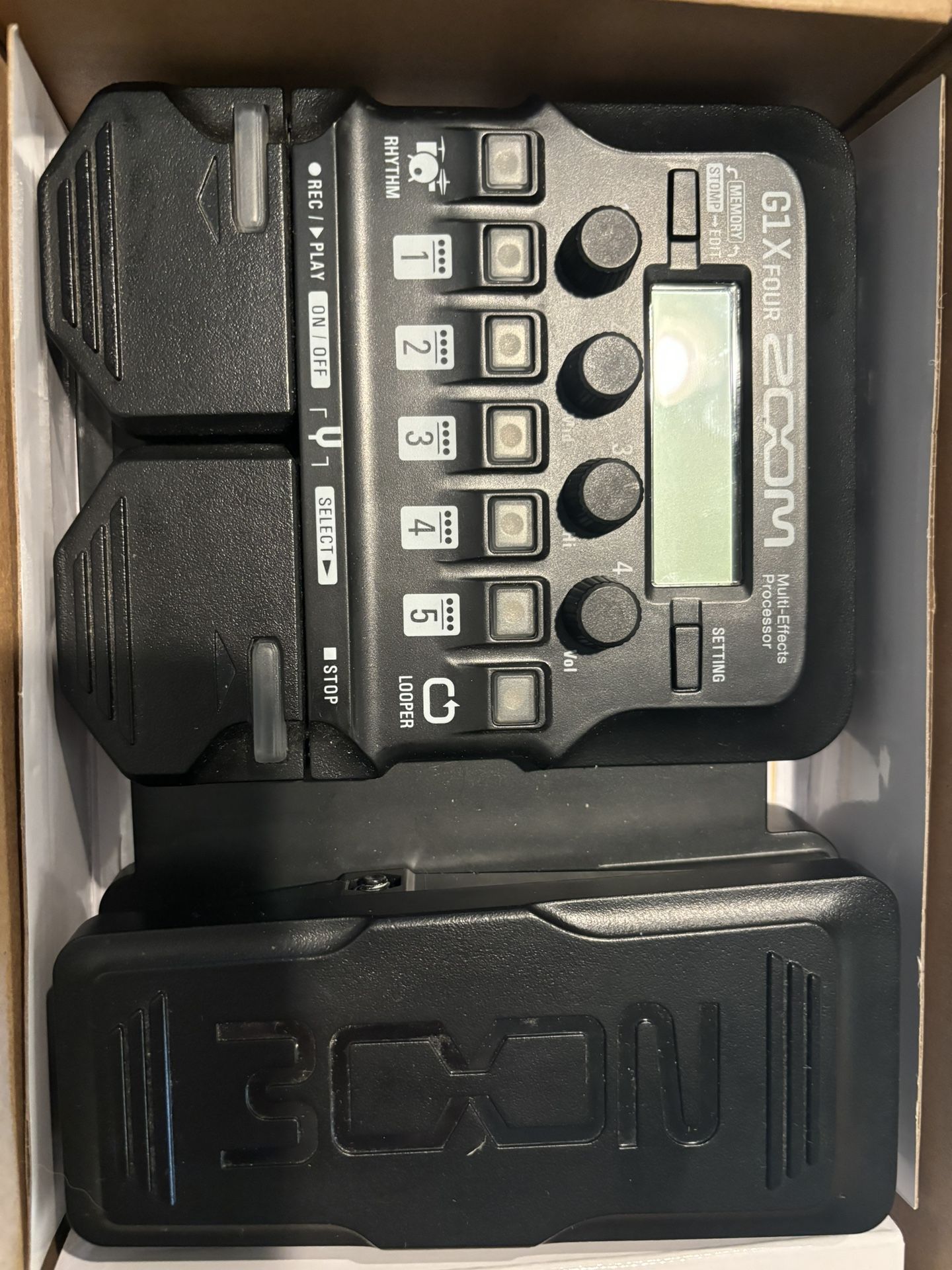 Zoom G1xFour Multi Effects Pedal MINT