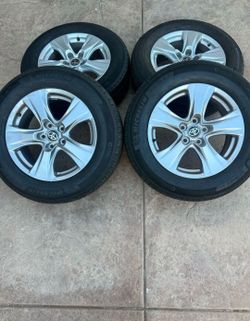 Toyota Rav4 2023 17" rims and tires
