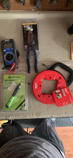 Electrician tool set