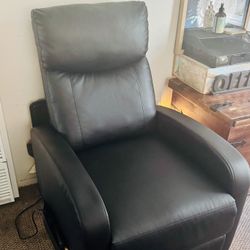 Ergonomic Recliner 