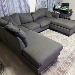 I’m selling our living room sectional (left chase) with otoman