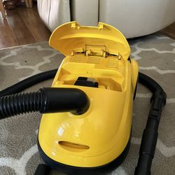 Aspiradora EUREKA Contour, Todos Sus  Accesorios. Cordón Enrollado Automático. (como Nueva).