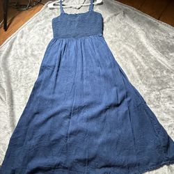 Old Navy soft denim dress with adjustable strap  Small on tag  Very good condition Model- height is 5’4”