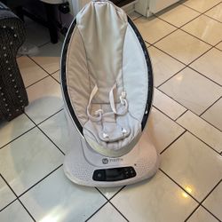 4moms mamaRoo swing