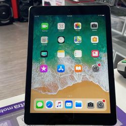 Great Condition IPad Air Unlocked (9.7 inch screen), Ready For Use, Comes With Charging Cable