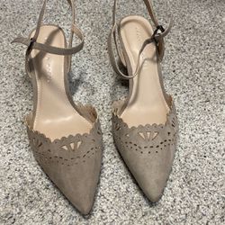 Brand new Kelly & Katie spring taupe microsuede heels size 8.5.