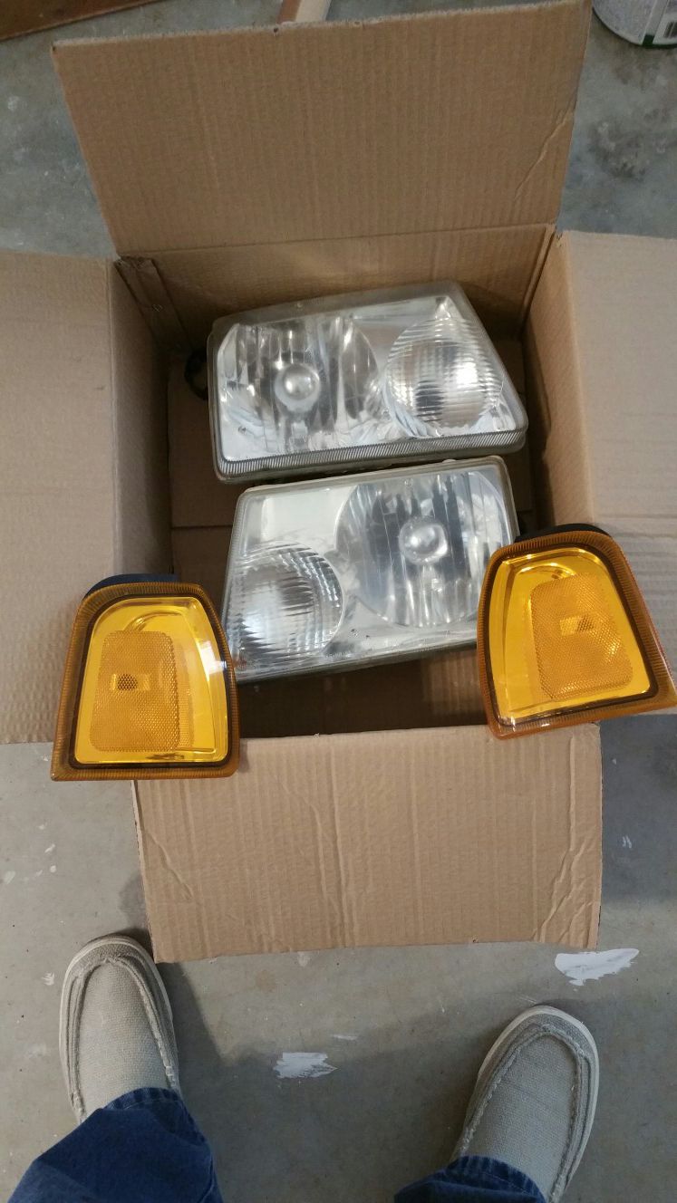 Headlights for Ford Ranger. 99-01