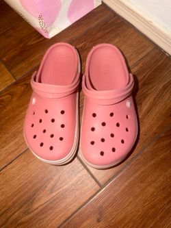 Woman crocs size 9
