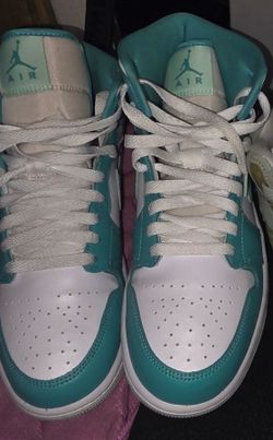 Jordan 1 Mid sneakers in "Marine Green" or "Washed Teal"