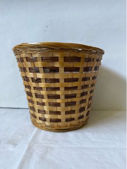 Two Toned Lined Woven Wicker Planter Basket