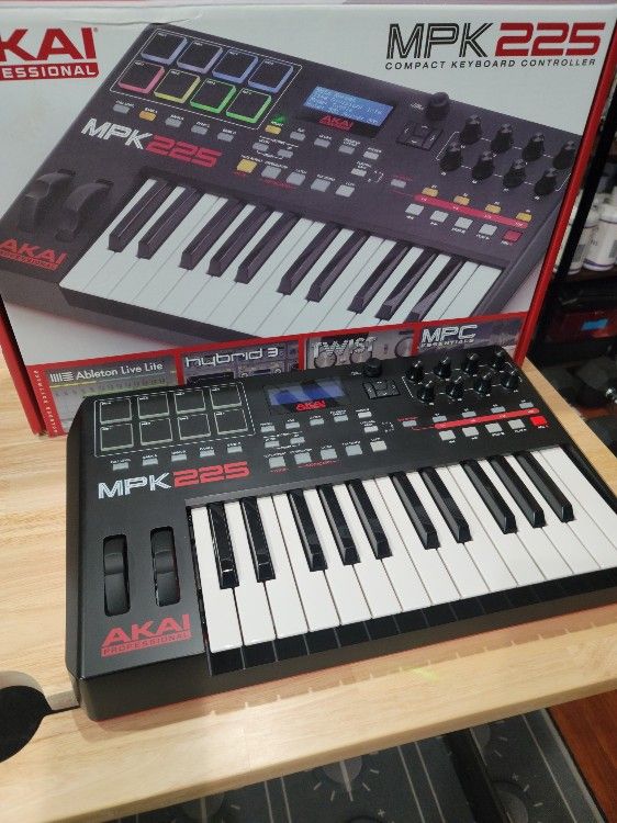 AKAI MPK 225