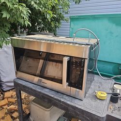 BOSCH Over The Range Microwave With Fan