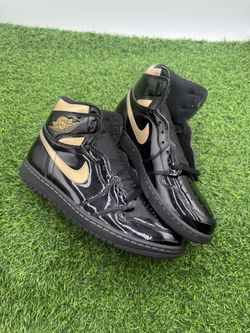 Jordan 1 “Metallic Gold” Size 9.5