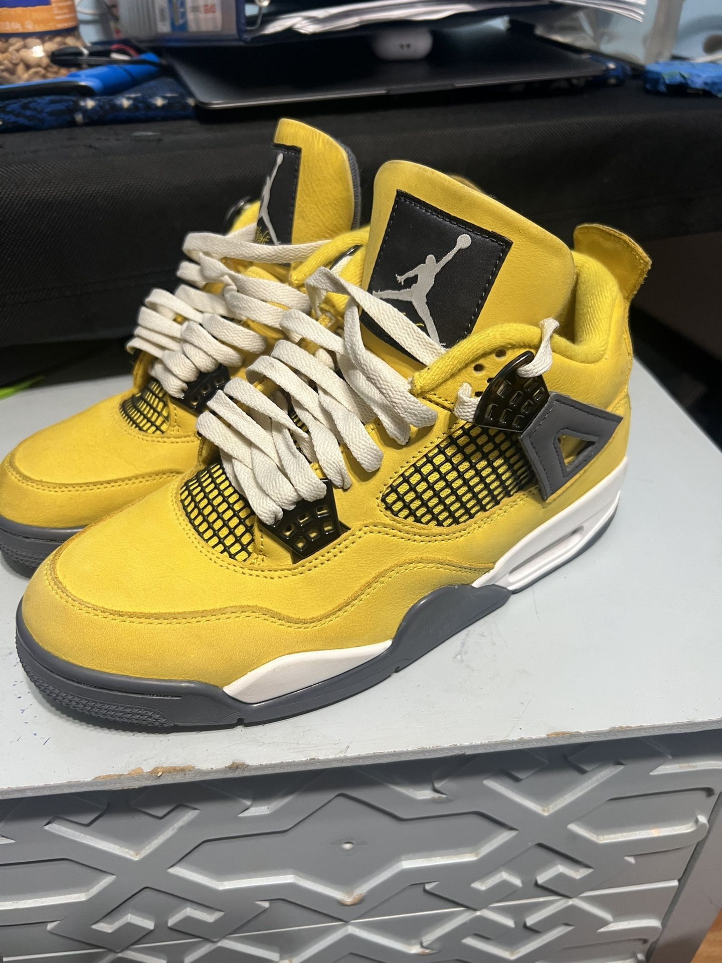 Jorden 4 retro lightings