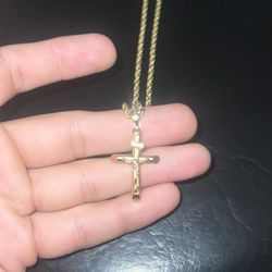 20” 2.8 mm 14kt Rope Chain w/ 14kt Crucifix Pendant