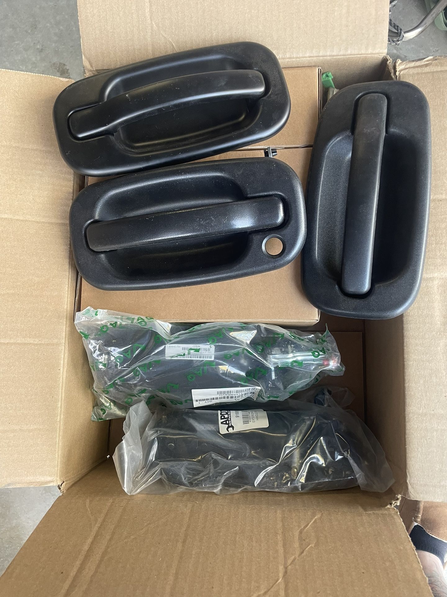 99-07 Chevy Door Handles New