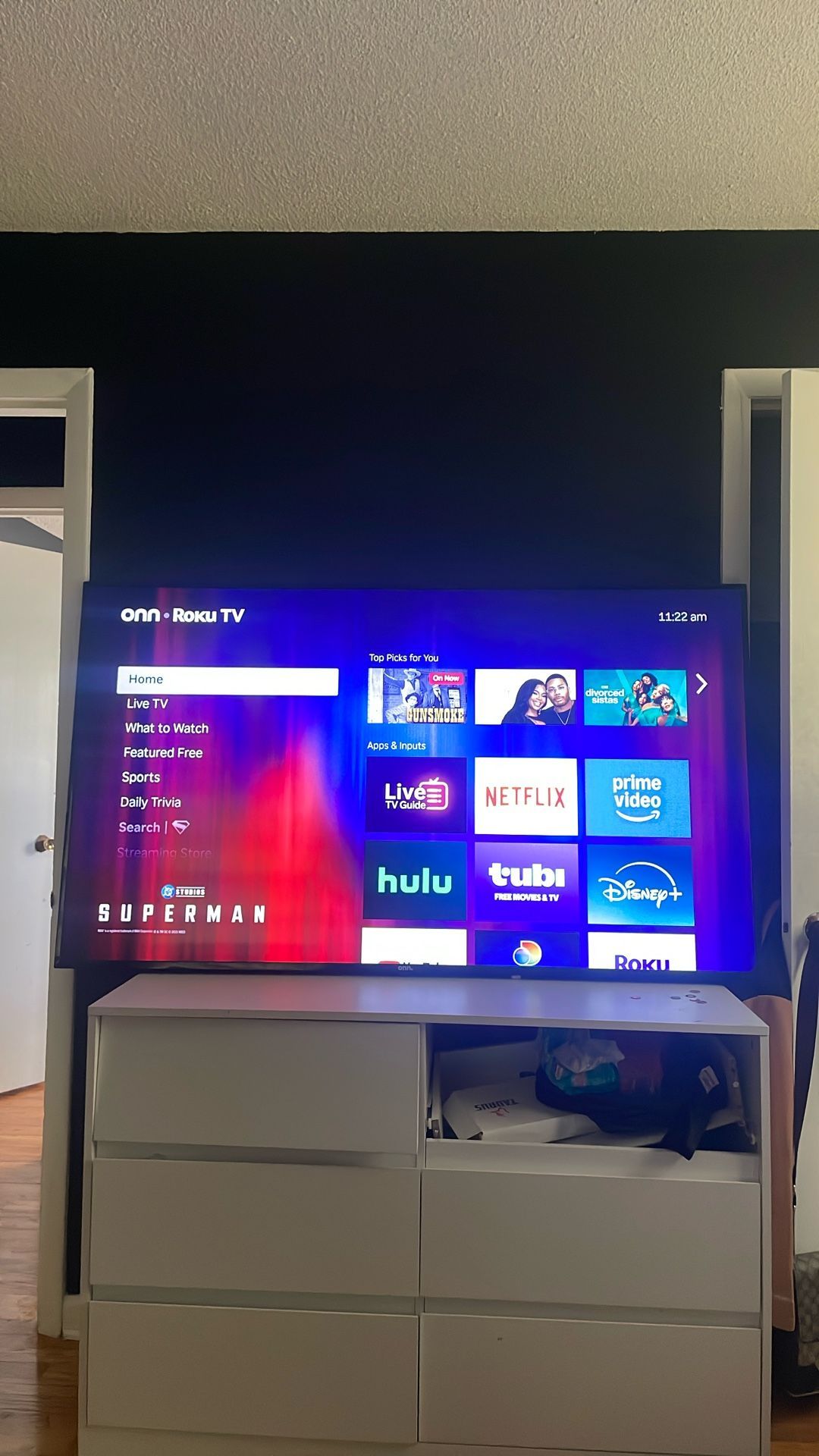 65” ONN tv roku smart tv