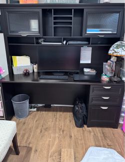 Office Desk with Hutch