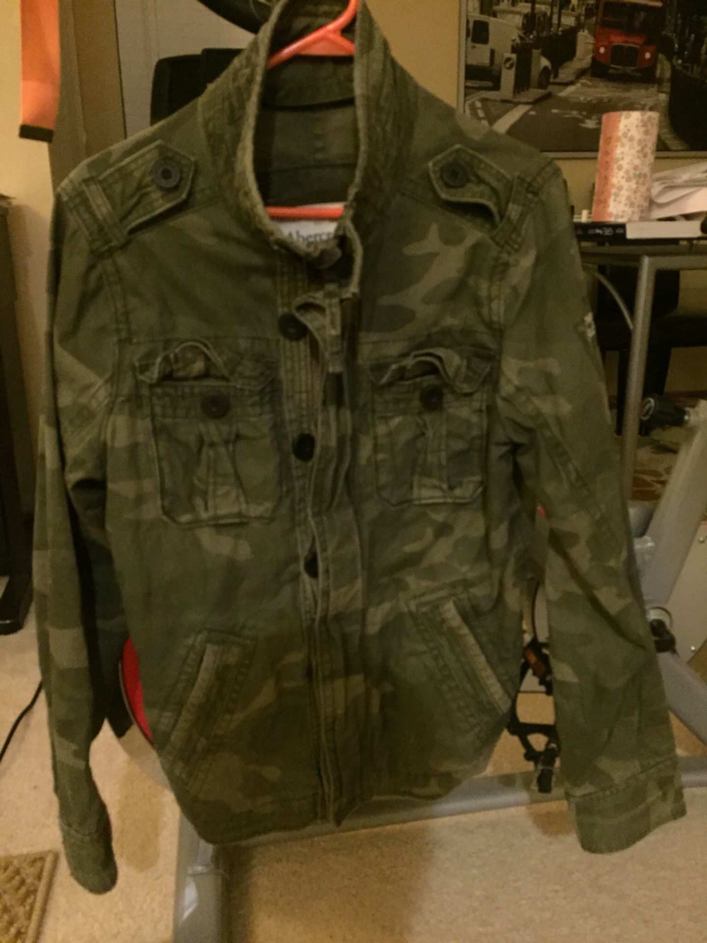 Abercrombie & Fitch Camo Jacket for Sale in Auburn, WA - OfferUp