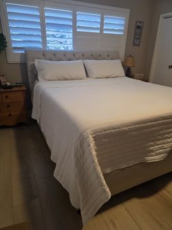 Oversized king size quilt white