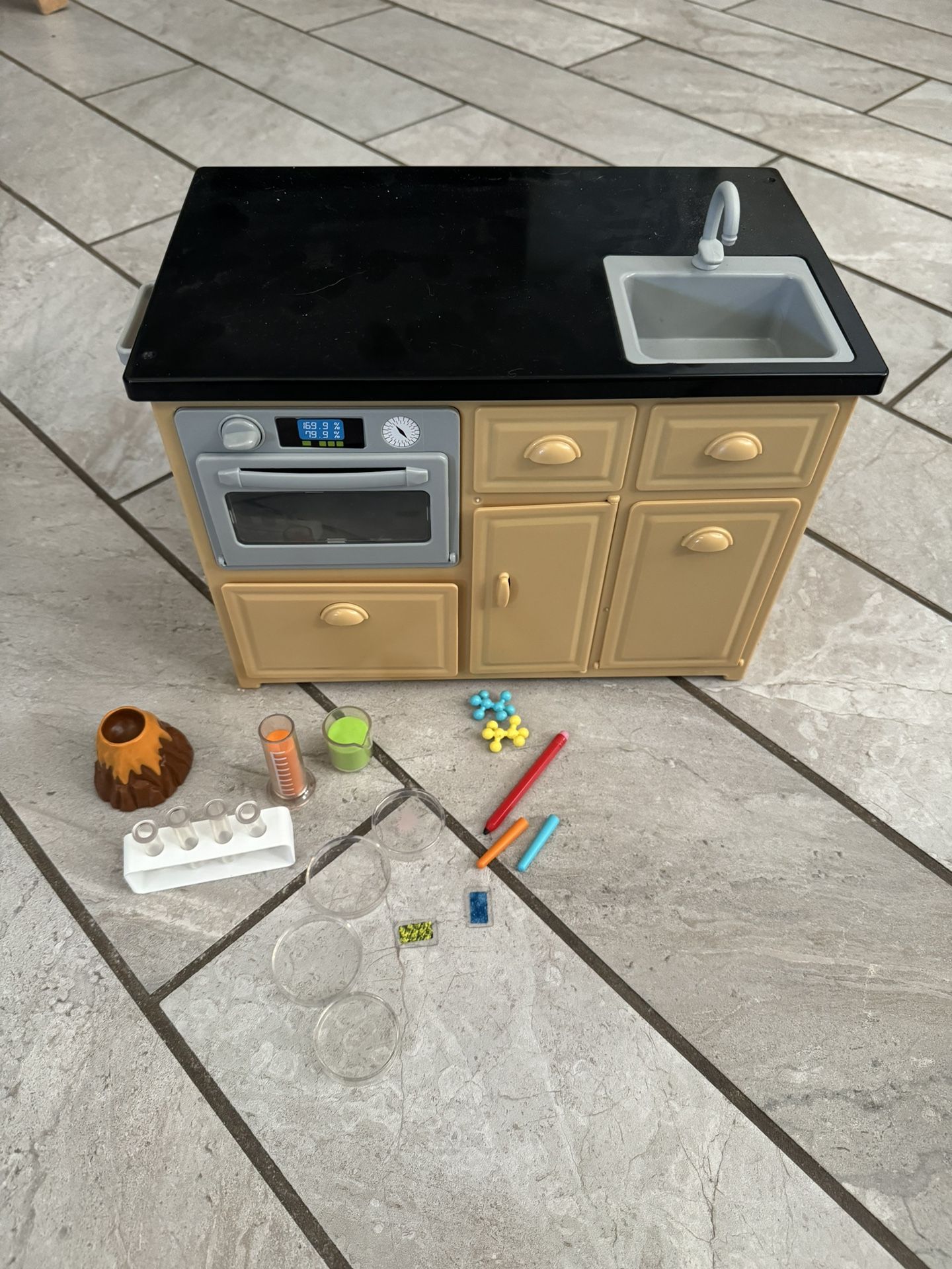 18” doll science set