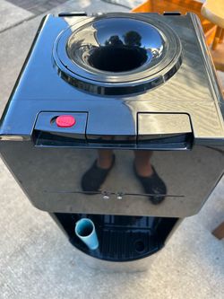 Water cooler hot and cold water