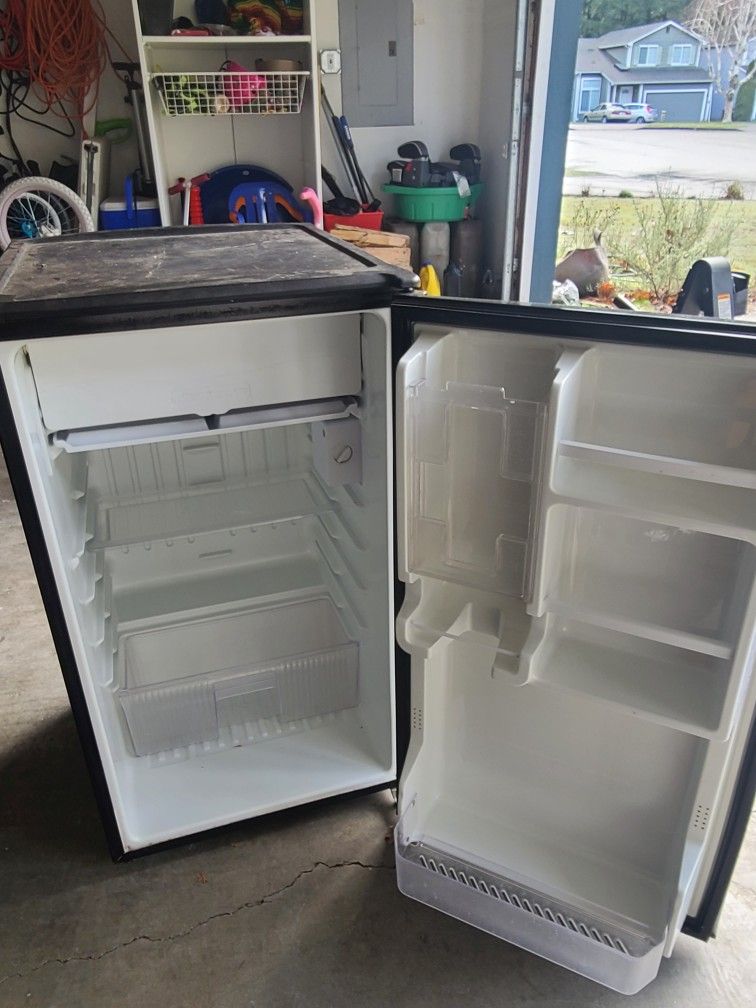 Mini fridge for Sale in Lacey, WA OfferUp