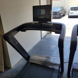 FULLERTON - 2025 Model Nordictrack 1750 Commercial Treadmill - 12mph max speed 12% max incline  -
