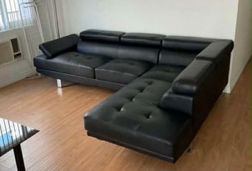 New Sectional Couch! Free Delivery 🚚!