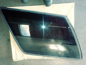Ledt rear side window original used Good condition