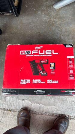 Milwaukee duplex nailer kit