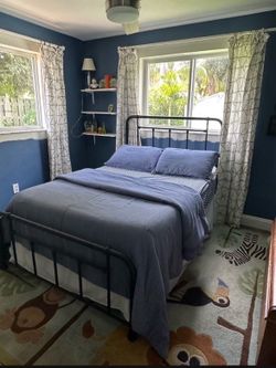Full size bed (Mattress included)