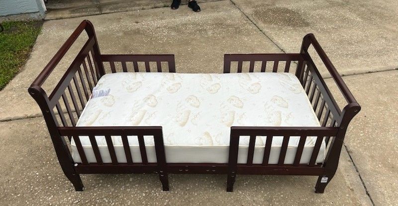 Toddler Bed Barely Used 6 Mos Old