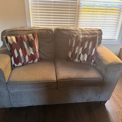 2 Love Seats And A Reclining Sofa 150 Each For The Love Seats And 1 For The Sofa I’ll Take 350 Or 400