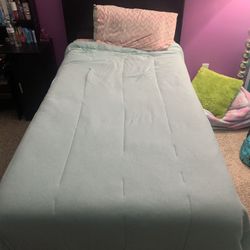 Kids Full size bed (memory foam)