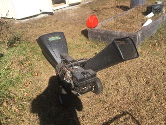 Leaf chipper shredder