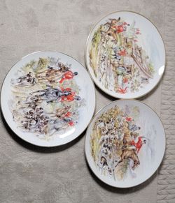 3 Vintage Decorative Plates – Beautiful Classic Collectible Set
Description:
Set of 3 vintage decorative plates in good vintage condition. Great for c